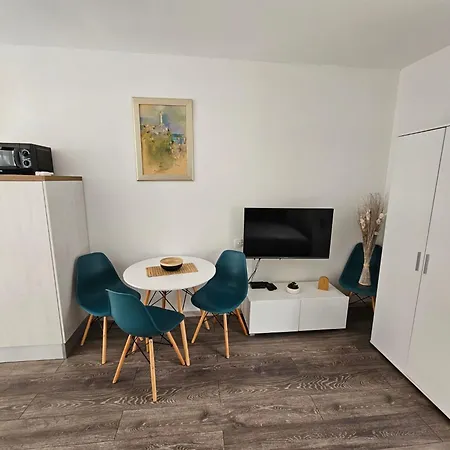 Апартаменты Studio-apartment Fuer 2 Personen Mit Terrasse By Interhome *
