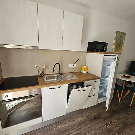 아파트 Studio-apartment Fuer 2 Personen Mit Terrasse By Interhome 노비비노돌스키