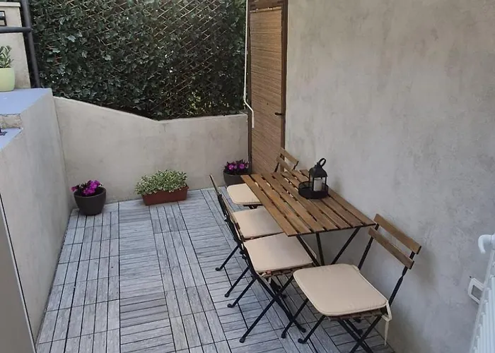 Studio-apartment Fuer 2 Personen Mit Terrasse By Interhome