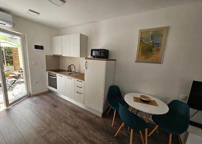Studio-apartment Fuer 2 Personen Mit Terrasse By Interhome *